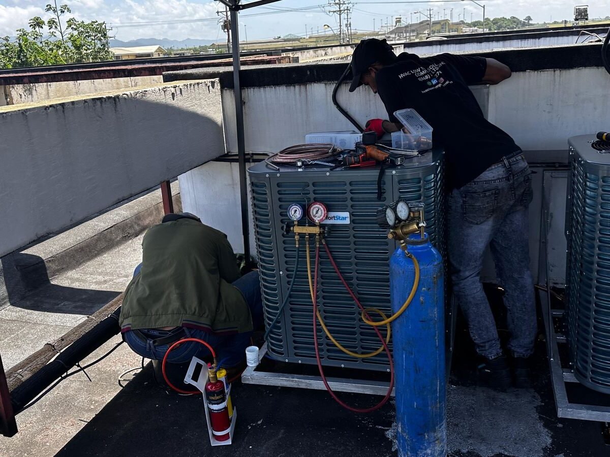 Rooftop condensing units with gauges and nitrogen connected